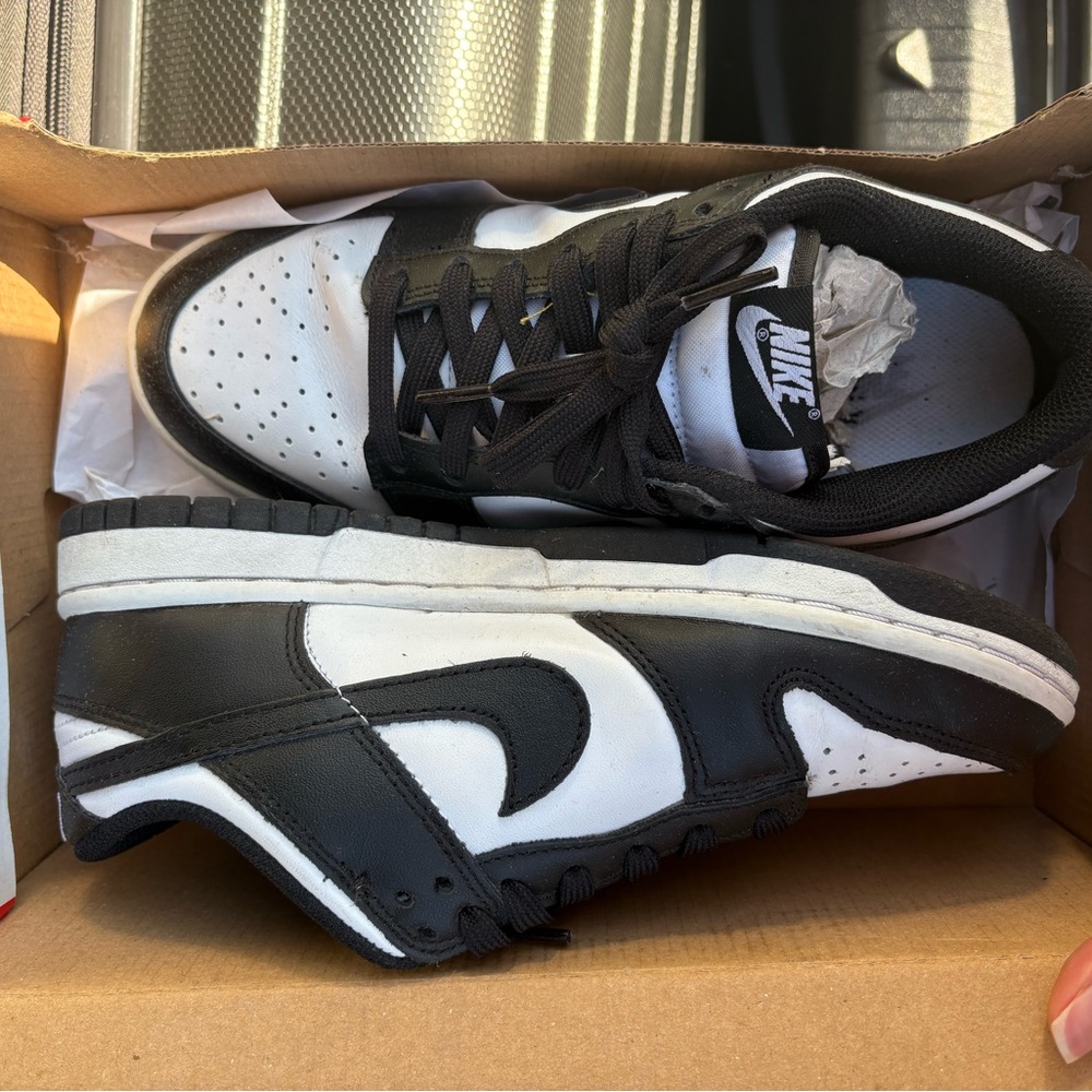 Nike Men's Black and White Low-Top Sneakers